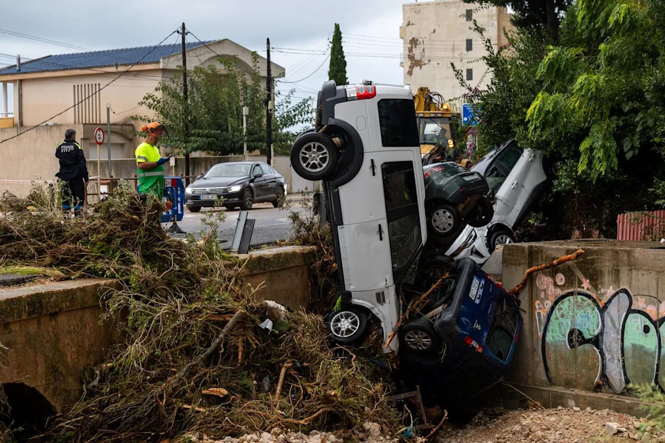 Un vehículo arrastrado por una fuerte inundación en Tarragona (Getty Images)