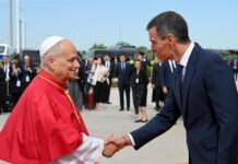 La visita del Papa León expone la fe confusa y las políticas migratorias de España | religión